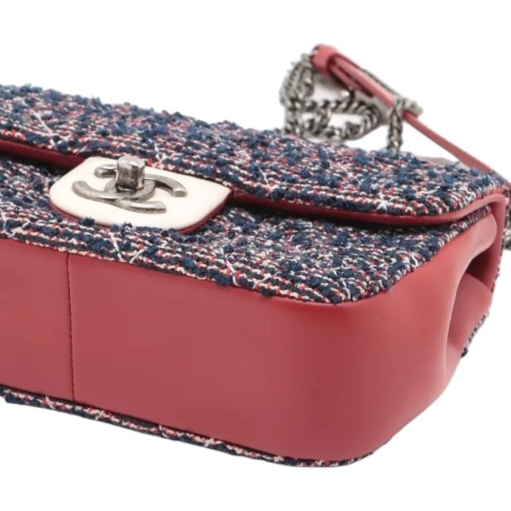 β¨ποΈ Chanel Tweed Quilted Mini Flap Bag - Picture 3 of 7